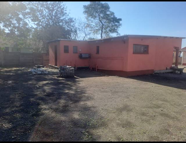 3 BEDROOM HOUSE FOR SALE IN OOS EINDE